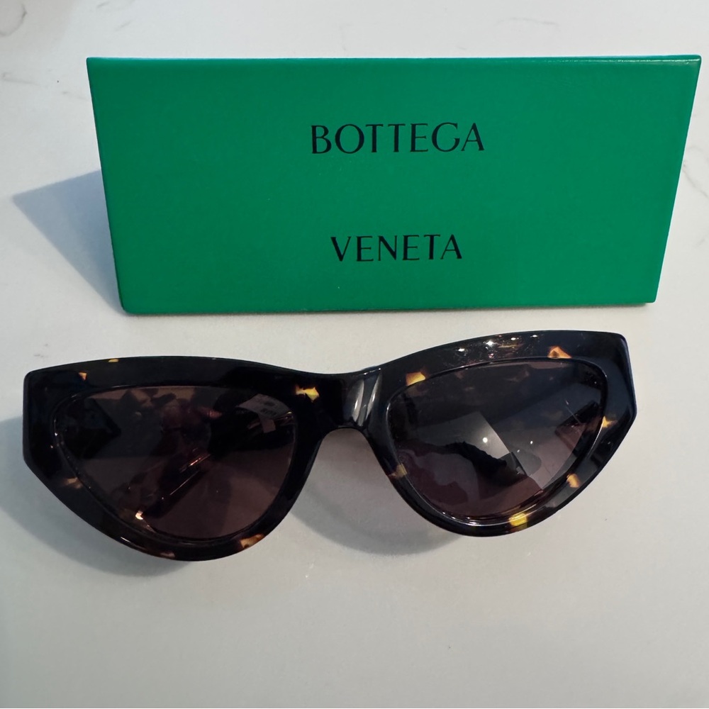 Bottega Veneta Tortoiseshell Cat Eye Sunglasses with Dark Lenses